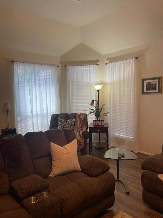 Unwind And Relax 4 Bedroom Stay Humble Exterior foto